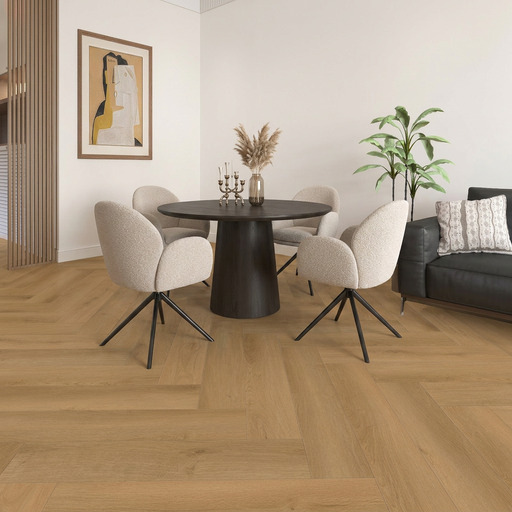 Gelasta Intense Walvisgraat Oak Naturel 1401 walvisgraat plak PVC in woonkamer sfeerfoto