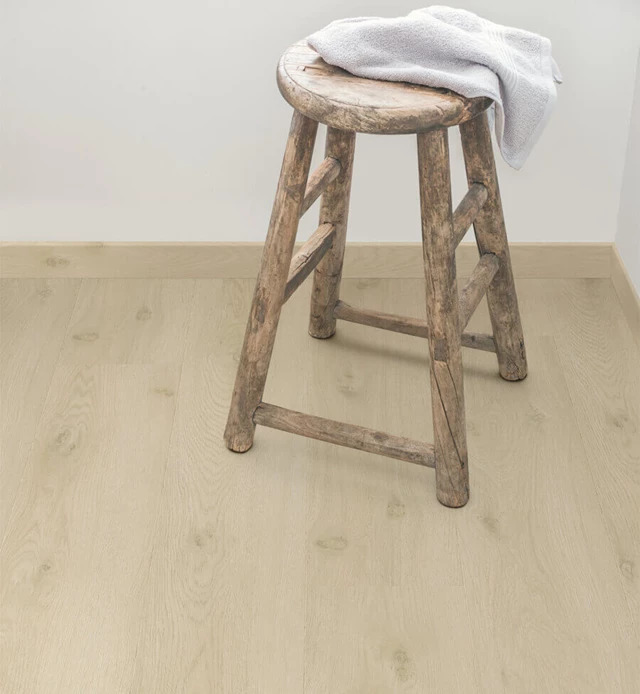 Sfeerfoto van PVC plank plak pvc in interieur met QuickStep Liv