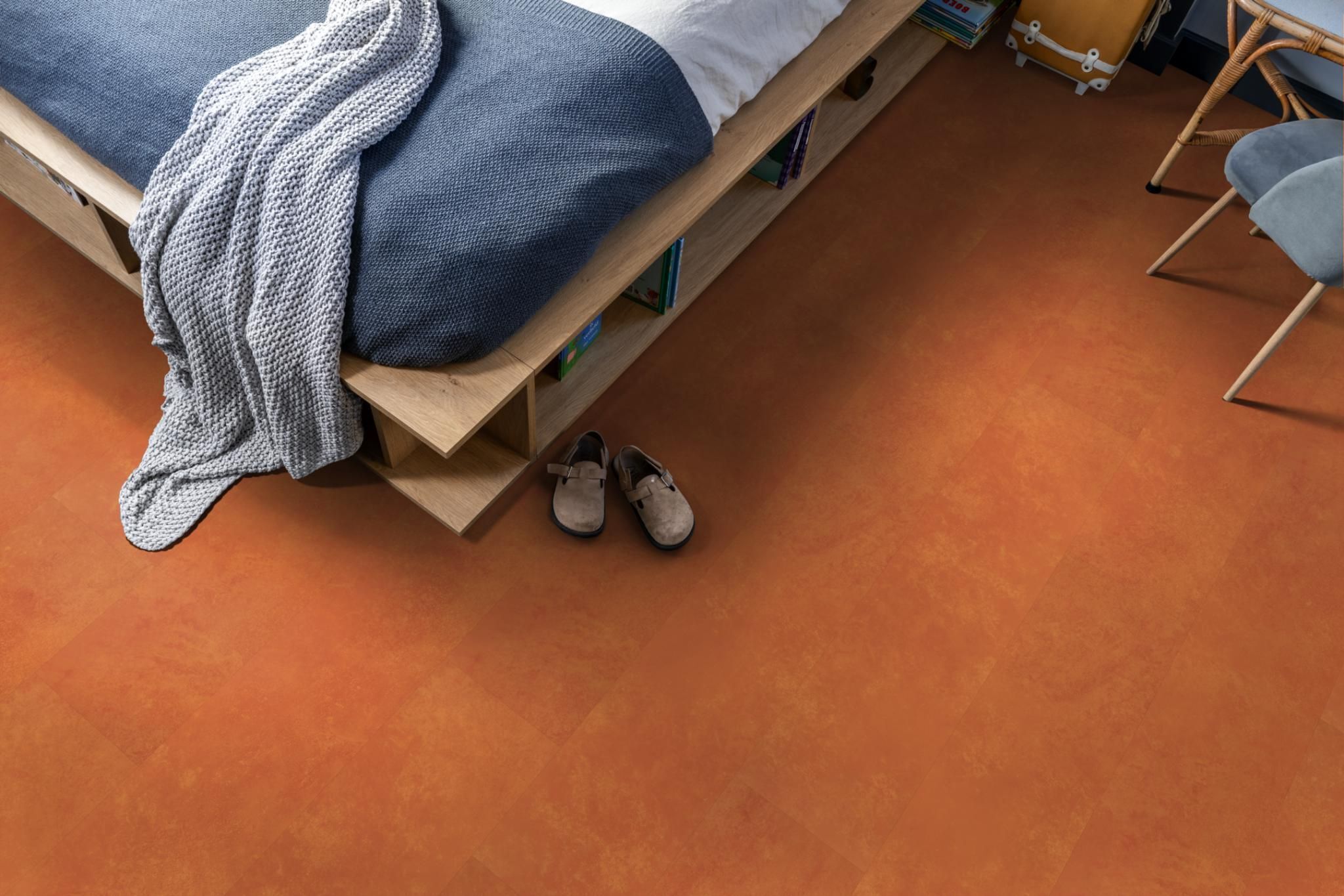 Kleurdetail van Ambiant Viretto Orange 8560.2027.19 plak PVC tegelvloer – houtdessin close-up