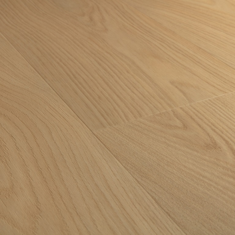 QuickStep Blos Peperkoek Eik AVSPU40278 click PVC plank close-up van houttekening en subtiele structuur