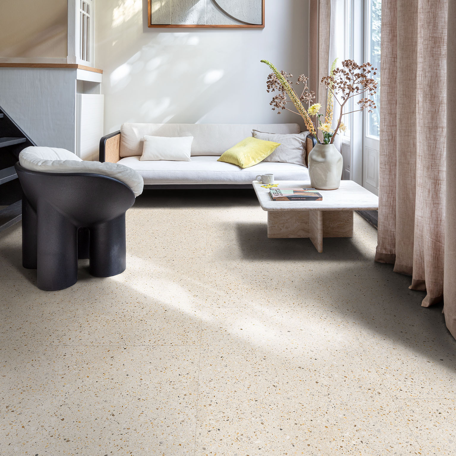 Floorify Grote Tegels Click F032 Piccolo PVC tegel click pvc in woonkamer sfeerfoto
