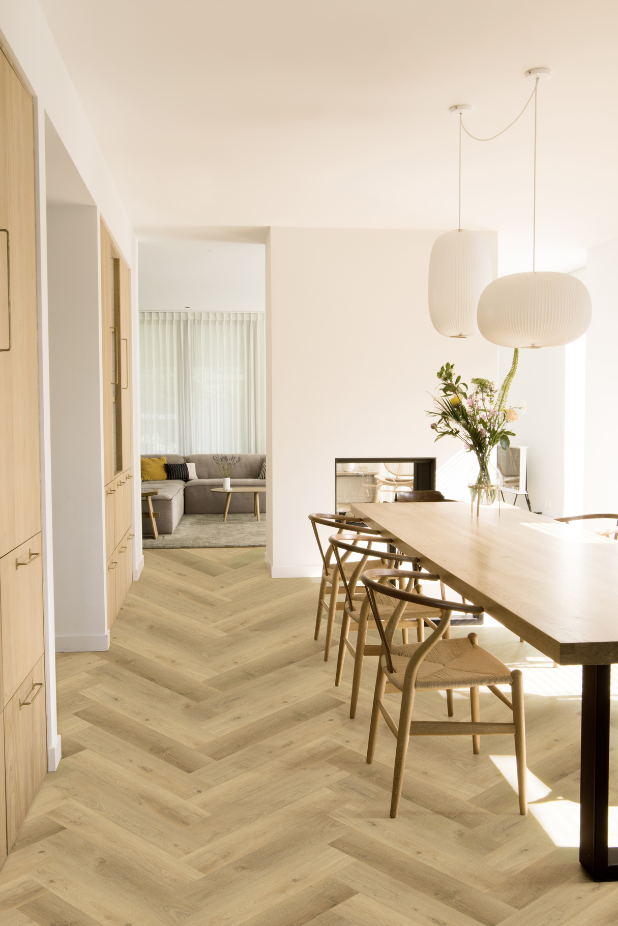 Gelasta Vario Walvisgraat Click 5304 Prestige Oak Light visgraat click pvc in woonkamer sfeerfoto