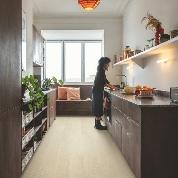 Sfeerfoto van PVC plank click pvc in interieur met QuickStep Bloom