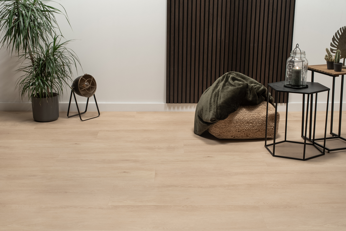 Floer Landhuis Click PVC FLR-3751 Close-up van houtdessin Pure Eik PVC plank click pvc met verfijnde afwerking