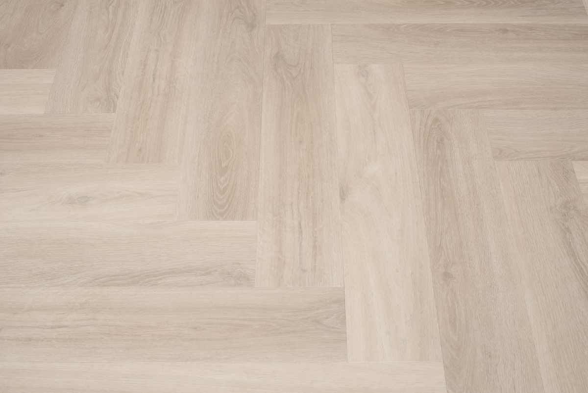 Floer Visgraat Click PVC Puur Eiken FLR-3932 click PVC visgraat detail van decor en oppervlakteafwerking