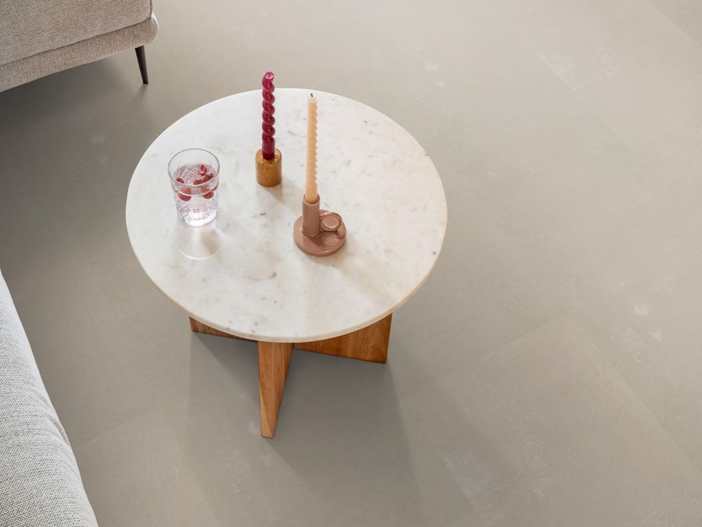 Ambiant Piero Sand 6020900219 plak pvc tegel close-up van kleur en structuur