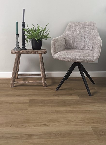 Gelasta Artline Register 2301 Smoked PVC plank plak pvc in woonkamer sfeerfoto