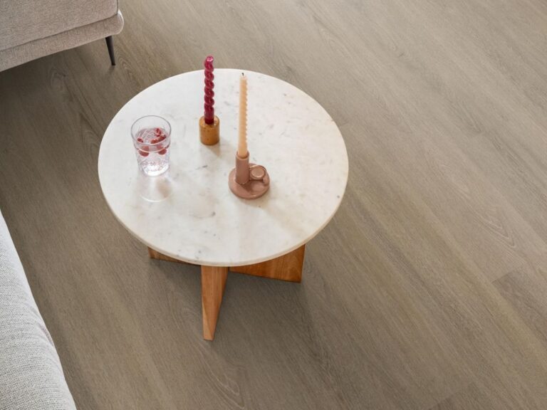 Ambiant Viranto 9040.6505.19 Close-up van houtdessin Smoky PVC plank plak pvc met natuurlijke tekening