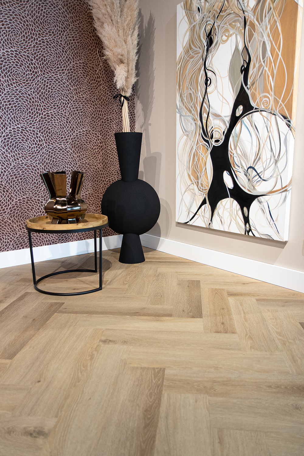 Gelasta Artline Visgraat 1249 Supreme Desert visgraat plak pvc in woonkamer sfeerfoto