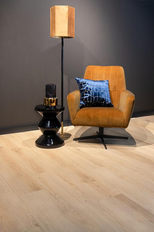 Gelasta Artline 2249 Supreme Desert PVC plank plak pvc in woonkamer sfeerfoto