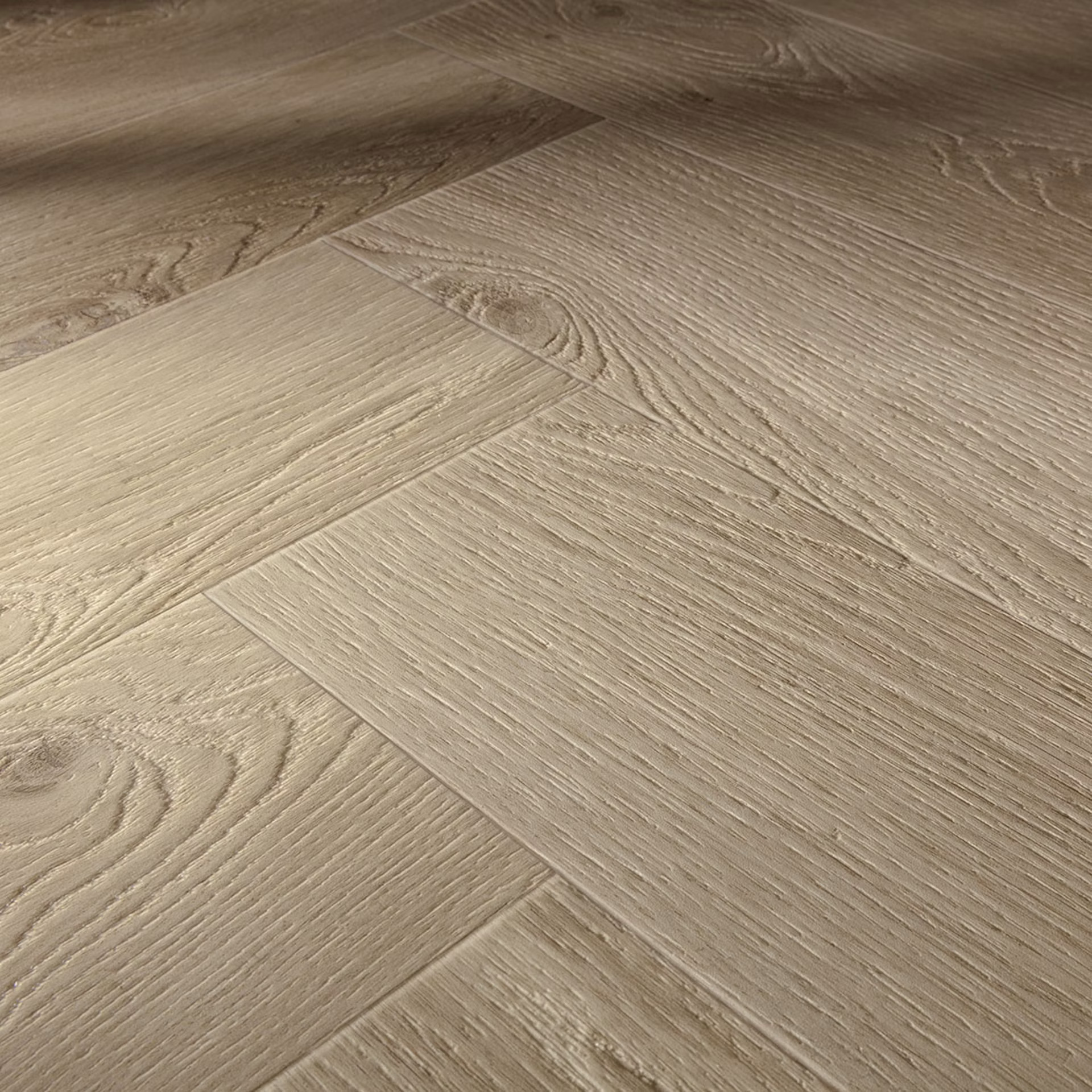 Floorify Visgraat Click F317 Unagi click PVC visgraatvloer gelegd in interieur met zicht op het patroon