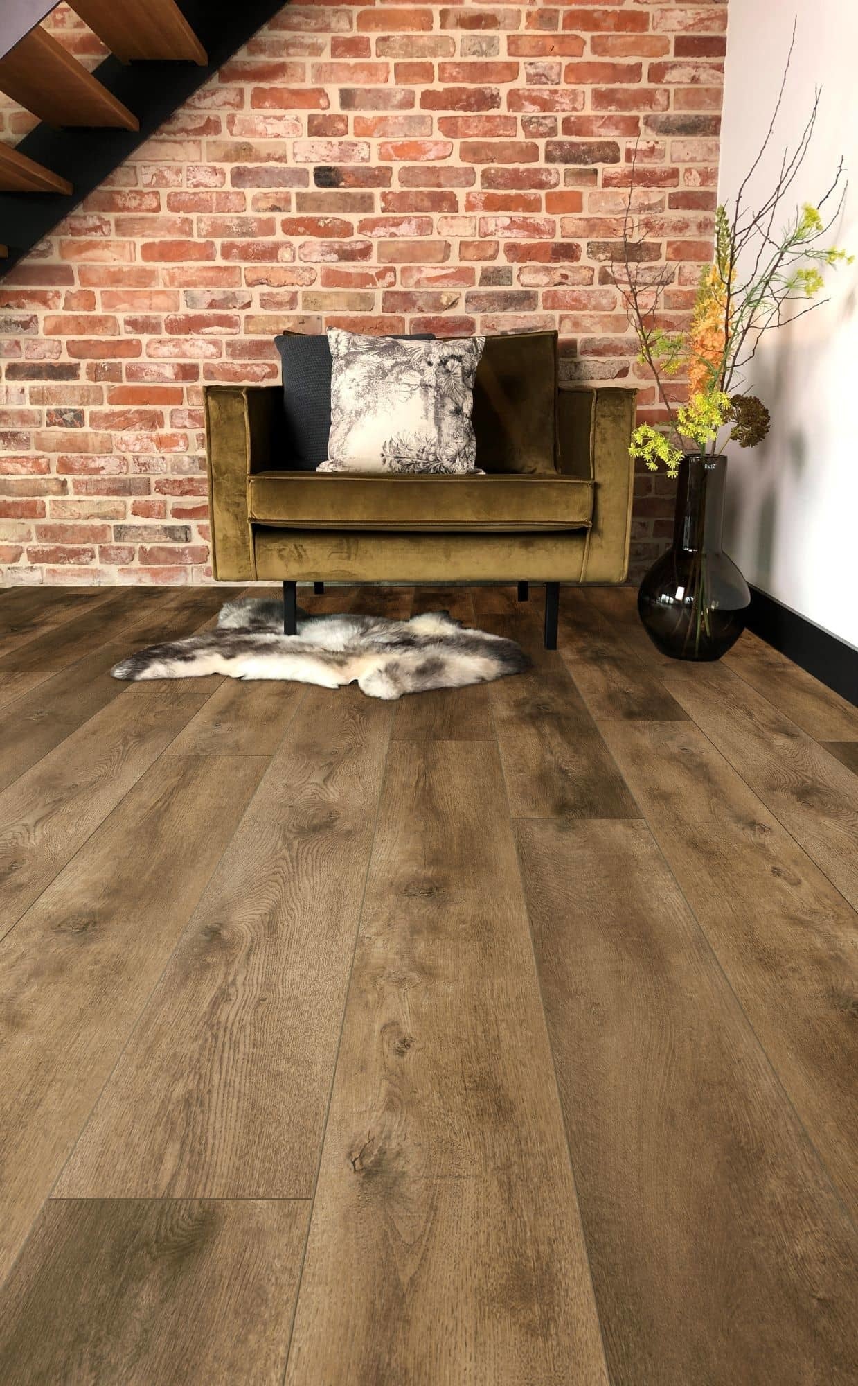 Gelasta Nevada 6002 Valley Oak Cinnamon PVC plank plak pvc in woonkamer sfeerfoto