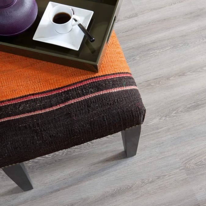 Moduleo Roots Ethnic Wenge 28282 Close-up van houtdessin variant PVC plank plak pvc met natuurlijke tekening