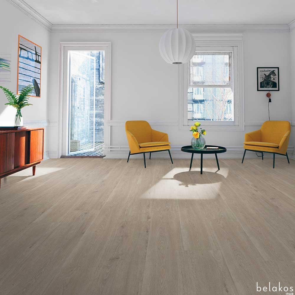 Sfeerbeeld in woonkamer met Belakos Rustico 60 plak PVC vloer