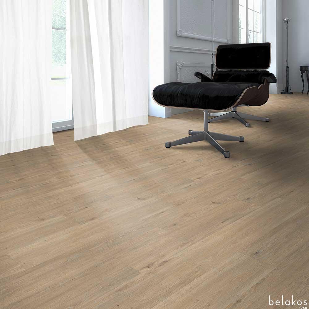 Belakos Rustico 50 variant PVC plank plak pvc in woonkamer sfeerfoto