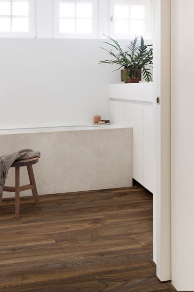 Moduleo Roots English Walnut 20896-XL  PVC plak pvc in woonkamer sfeerfoto