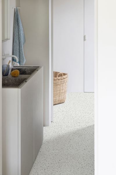 Moduleo Roots Lugano 46910 variant PVC tegel plak pvc in woonkamer sfeerfoto