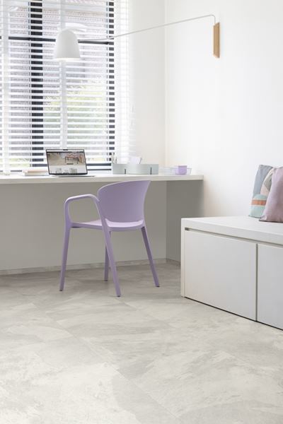 Moduleo Roots Mustang Slate 70177-XL Close-up van steenlook variant PVC tegel plak pvc met natuurlijke tekening