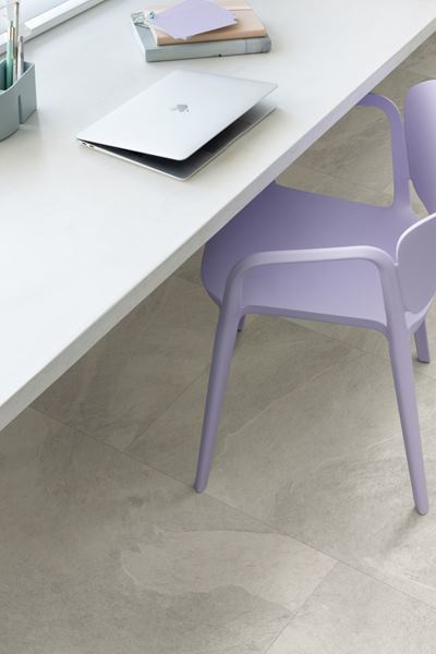 Moduleo Roots Mustang Slate 70177-XL Detail van de structuur  PVC plak pvc warmteweerstand 0.02 met natuurlijke