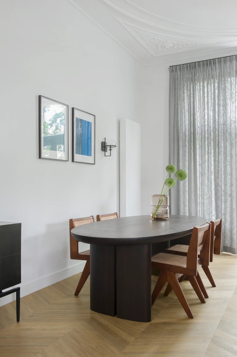 Kleurdetail van Therdex Hongaarse punt Chevron 6544 plak PVC vloer – houtdessin close-up