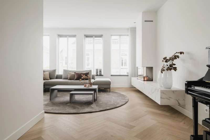 Therdex Herringbone Chevron 6042 Close-up van houtdessin variant visgraat plak pvc met natuurlijke tekening