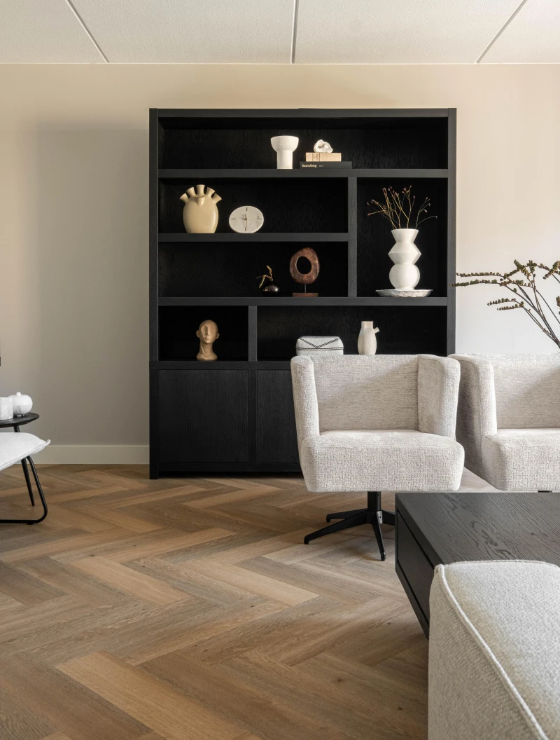 Therdex Herringbone Premium 7005 Kleur en structuur visgraat plak pvc met rustige kleurtoon