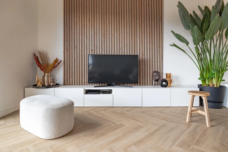 Detail van de structuur van Herringbone Rustique met matte toplaag en natuurgetrouwe tekening warmteweerstand 0,02 m²K/W