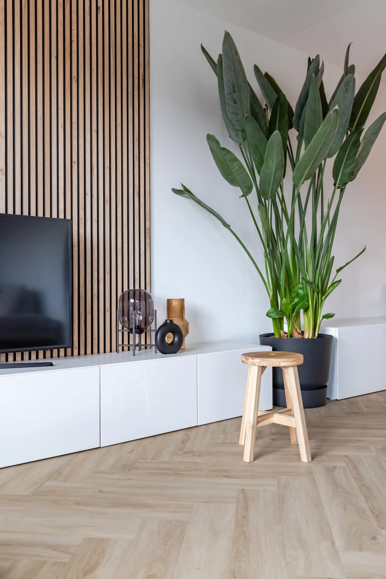 Close-up van het houtdessin van Herringbone Rustique met matte toplaag en natuurgetrouwe tekening