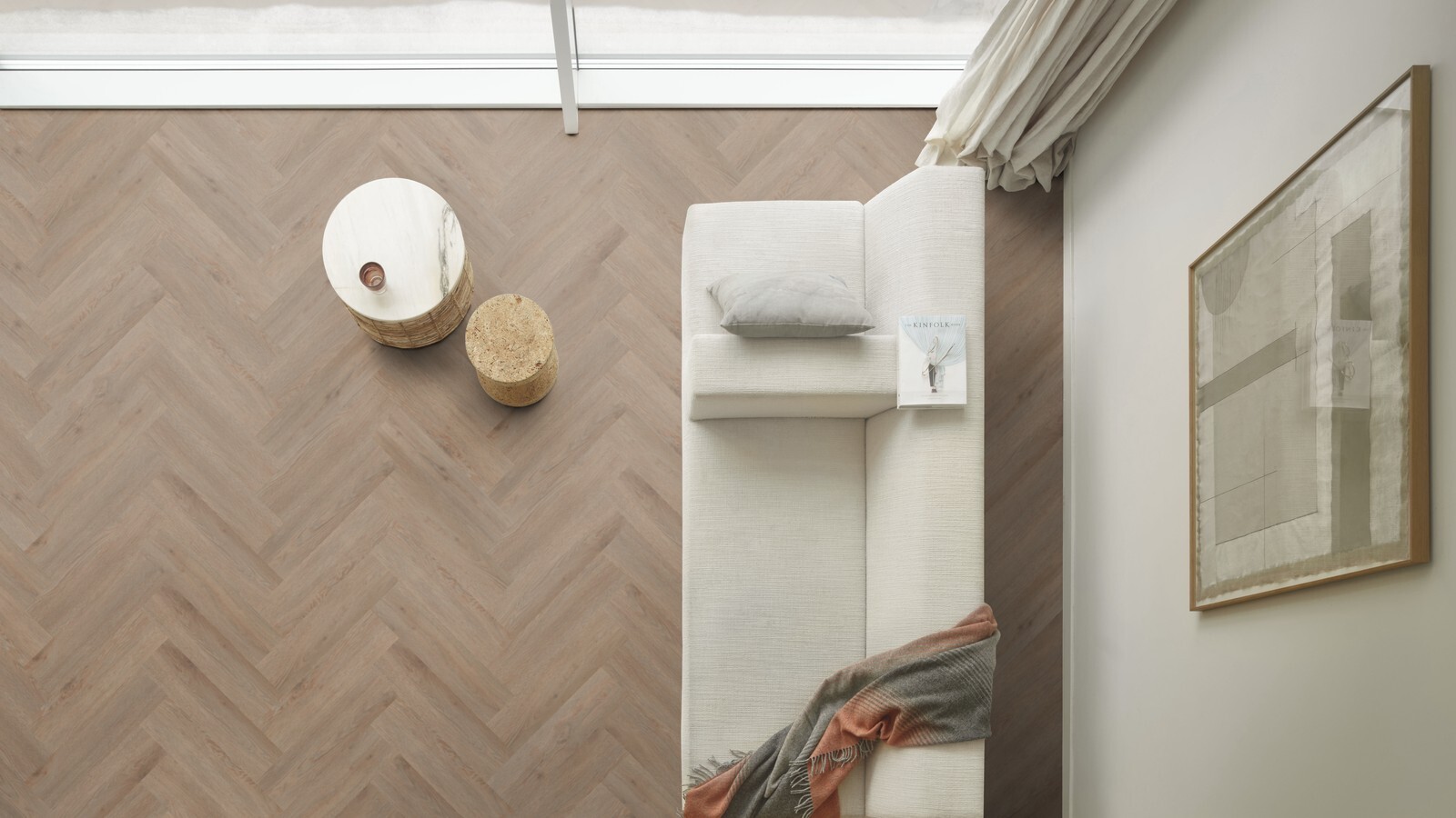 Moduleo Roots Visgraat Galtymore Oak 86851V variant visgraat plak pvc in woonkamer sfeerfoto