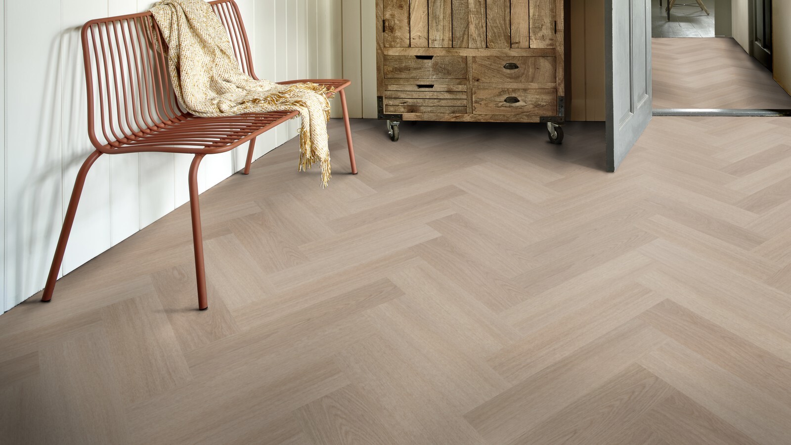 Moduleo Roots Visgraat Glyde Oak 22246V  visgraat plak pvc in woonkamer sfeerfoto