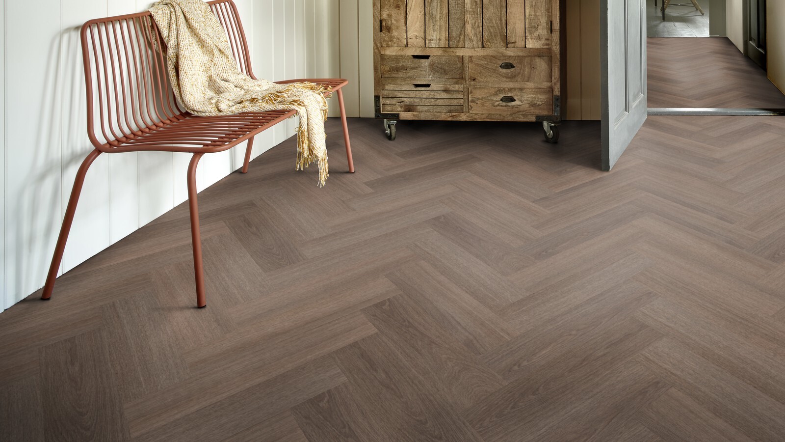 Moduleo Roots Visgraat Glyde Oak 22877V variant visgraat plak pvc in woonkamer sfeerfoto