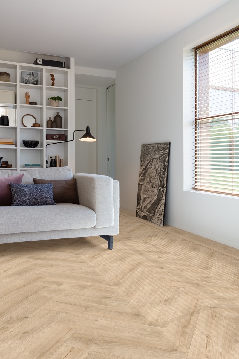 Moduleo Roots Visgraat Galway Oak 87245V  visgraat plak pvc in woonkamer sfeerfoto