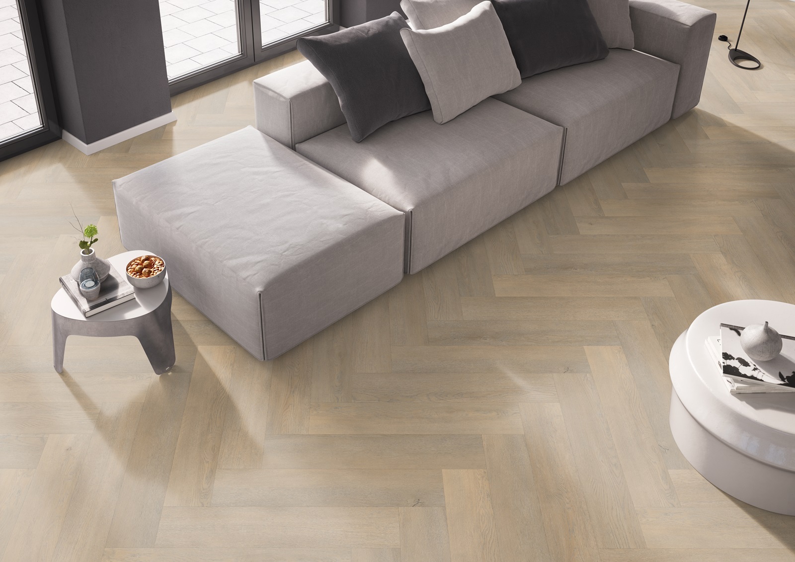 Sfeerbeeld in woonkamer met Belakos Palazzo Visgraat XL 71 plak PVC vloer