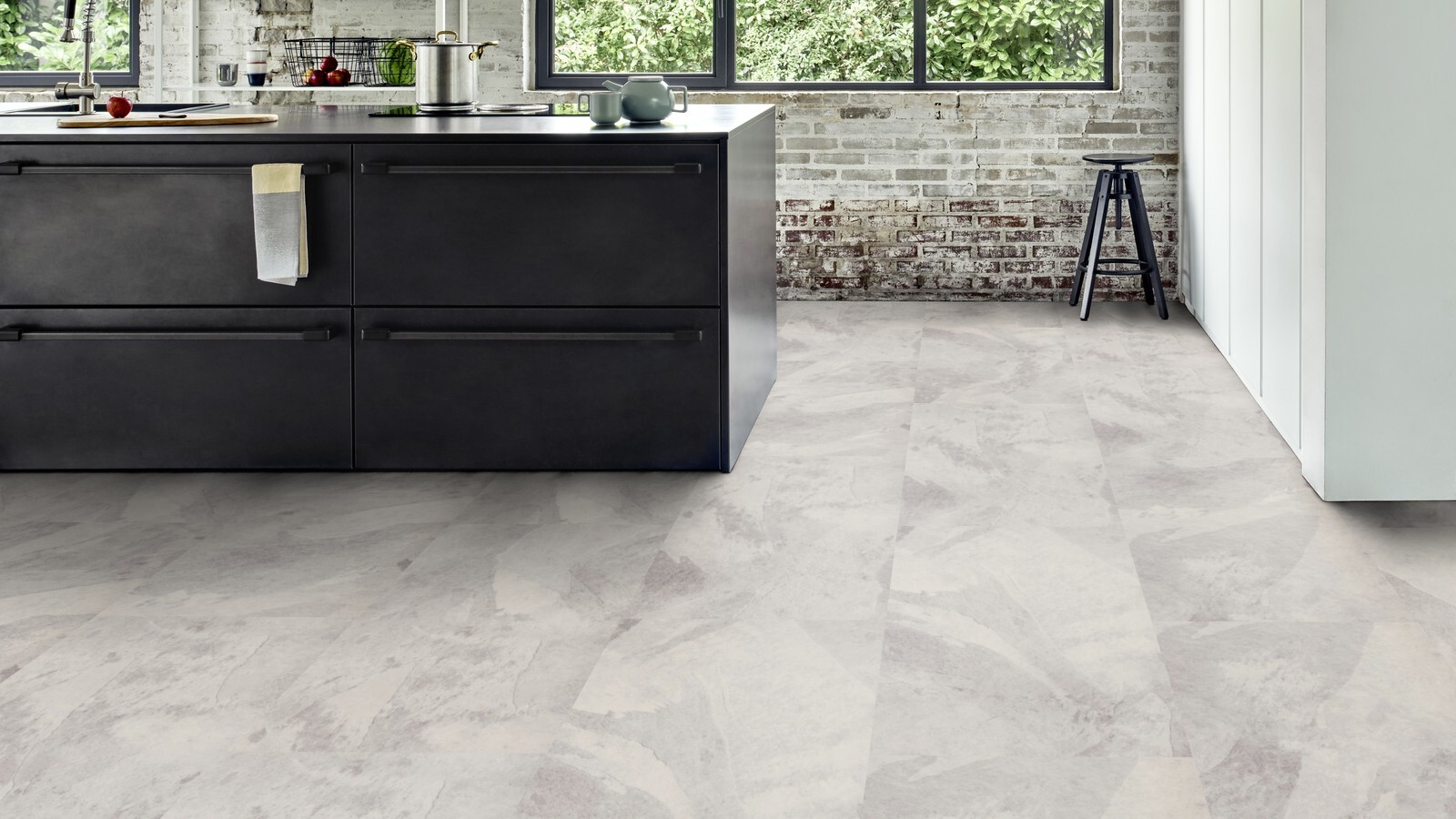 sfeerfoto Roots Mustang Slate PVC tegel (steenlook) plak pvc in woonkamer SKU 70177-XL