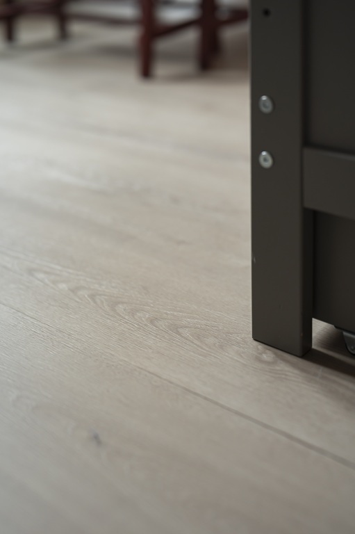 Hebeta Clermont 54823 Close-up van steenlook variant PVC plank plak pvc subtiele v-groef