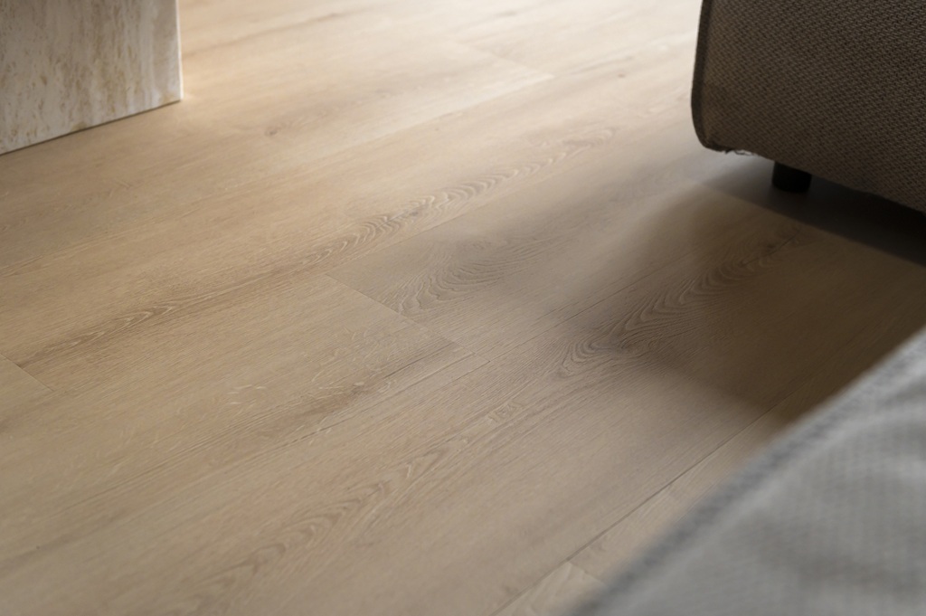 Hebeta Clermont Click 55821 Close-up van houtdessin variant PVC plank click pvc lichte kleurtoon