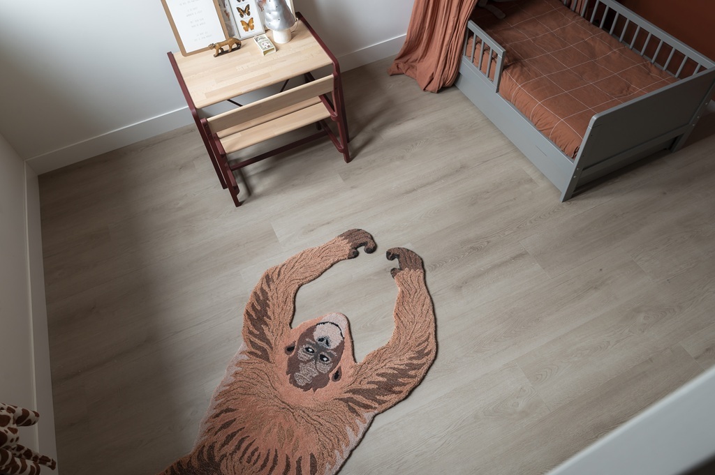 Hebeta Clermont Click 55823 Close-up van houtdessin variant PVC plank click pvc met verfijnde afwerking