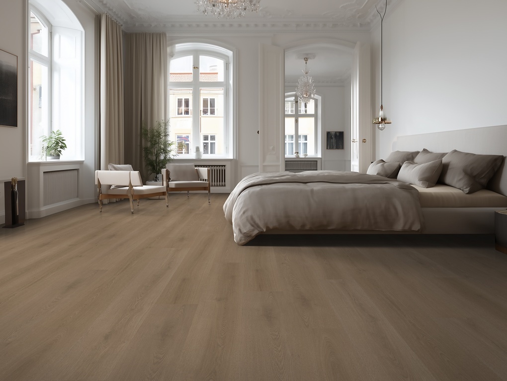 Belakos Puro 420 plak PVC plank gelegd in een lichte woonkamer met een warme houtlook