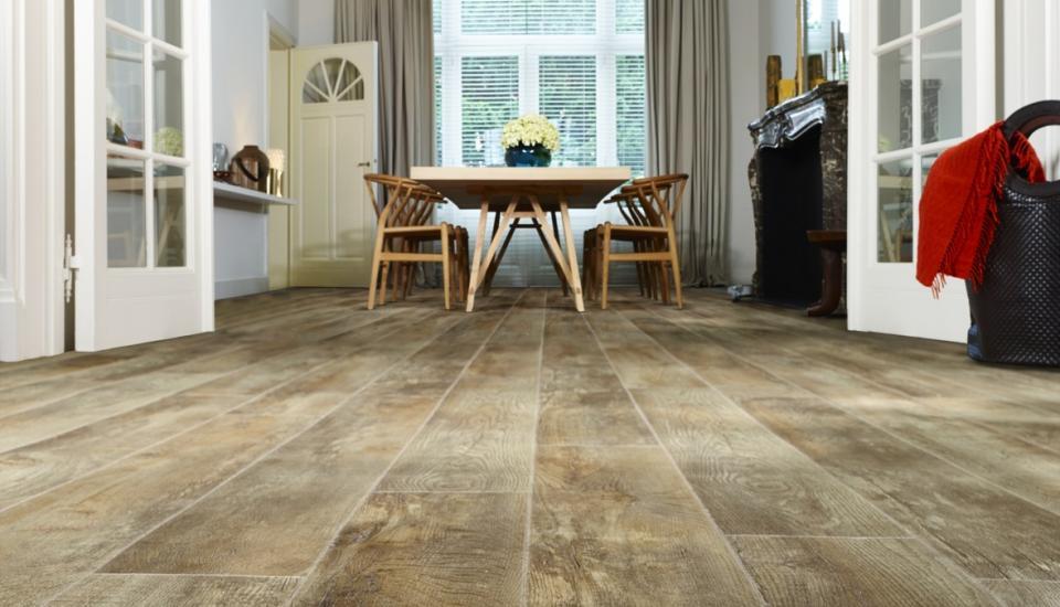 Moduleo Roots Country Oak-33 54852 variant PVC plank plak pvc in woonkamer sfeerfoto
