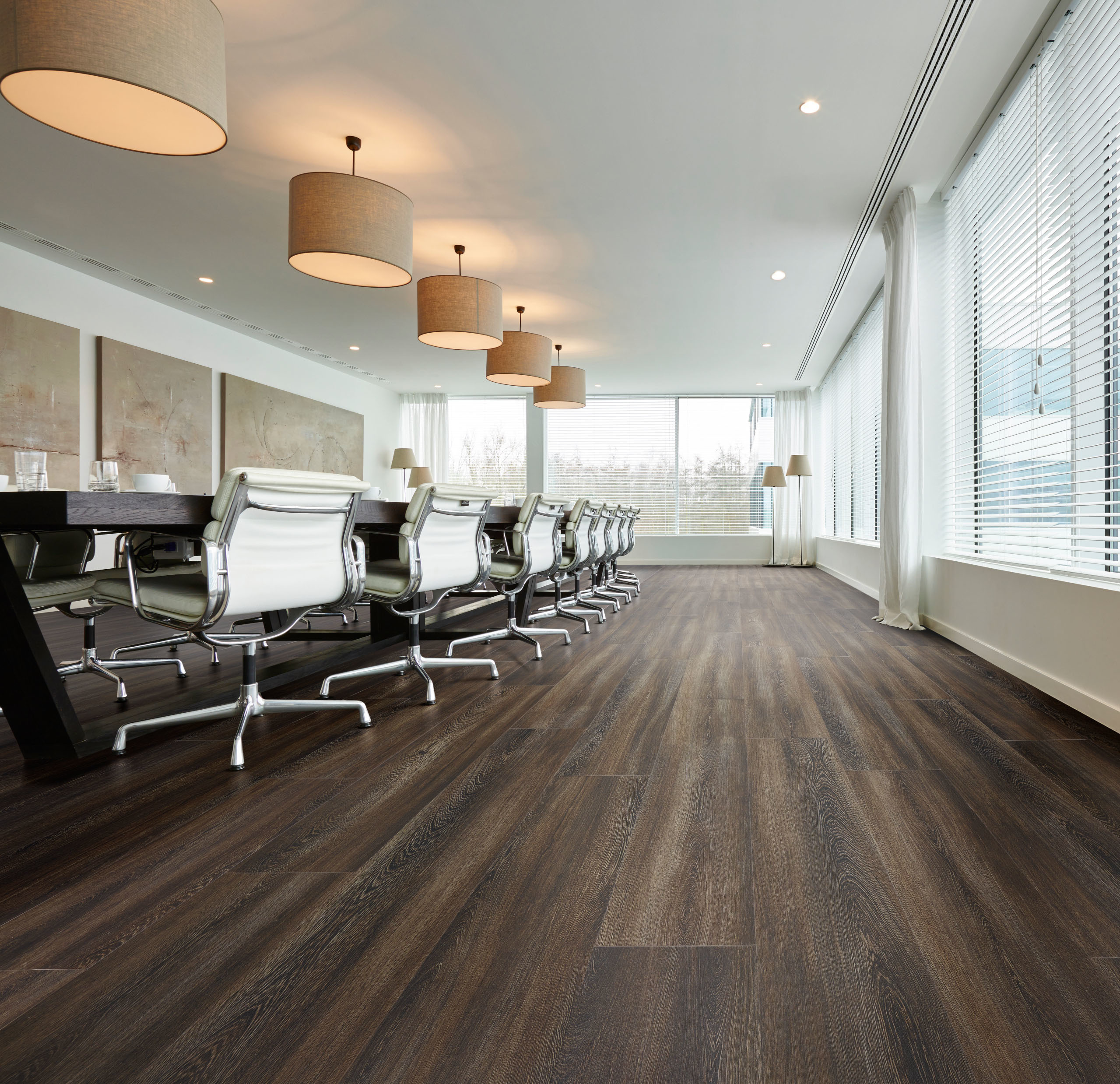 Moduleo Roots Ethnic Wenge 28890 variant PVC plank plak pvc in woonkamer sfeerfoto
