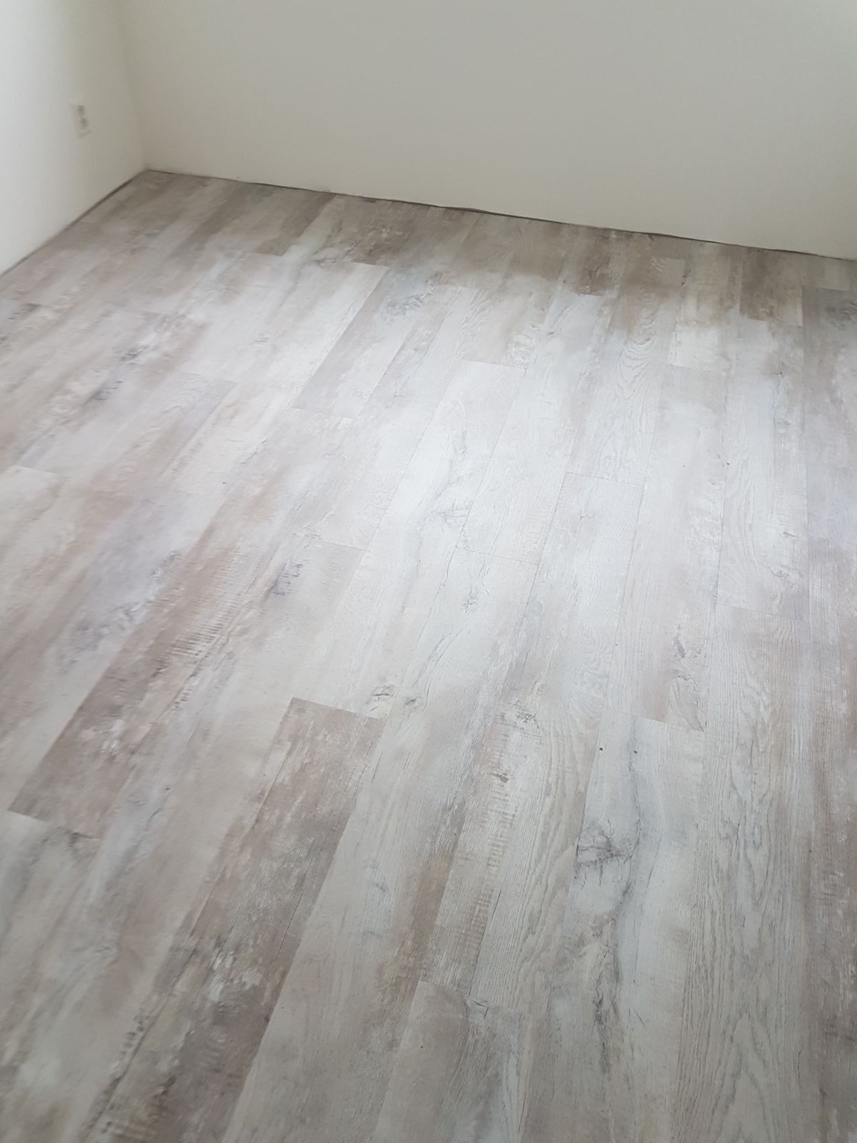 Close-up van het houtdessin van Roots Country Oak-32 met eiken dessin en matte uitstraling