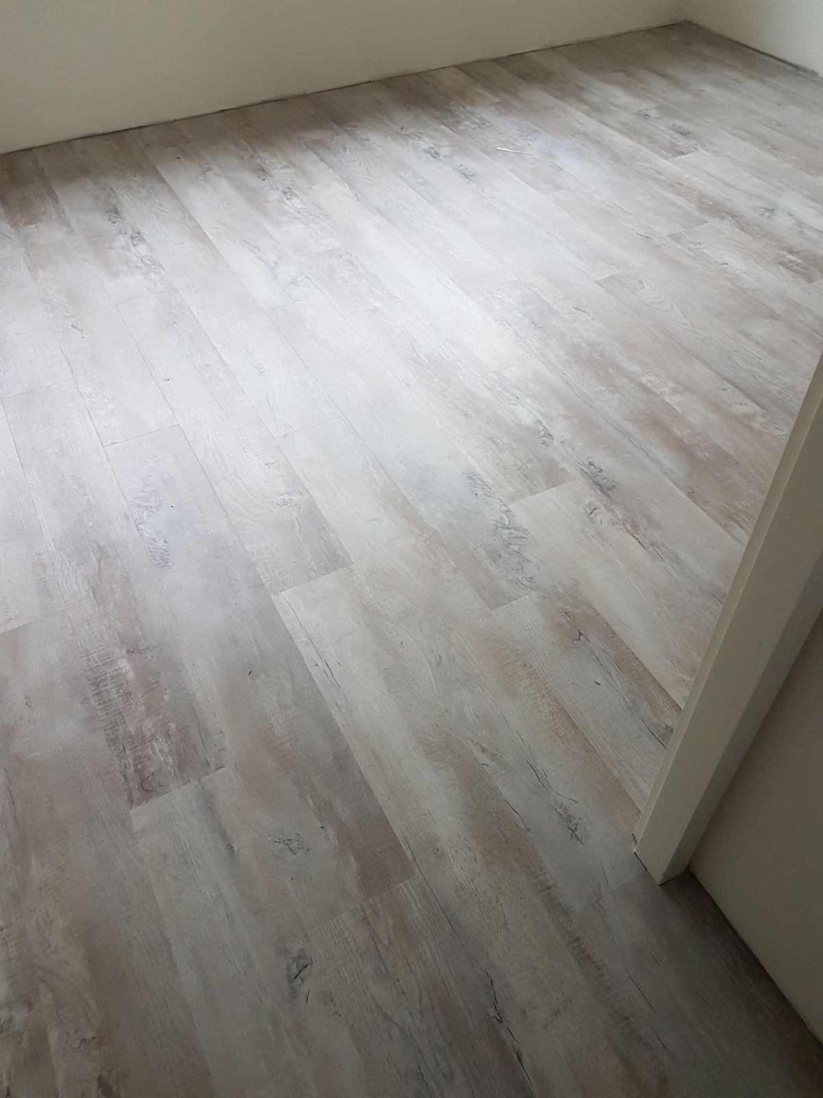 Kleur en structuur van Roots Country Oak-32 met eiken dessin en matte uitstraling