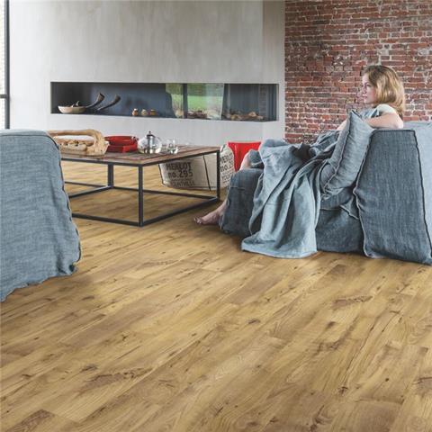 Sfeerfoto van PVC plank click pvc in interieur met QuickStep Blos