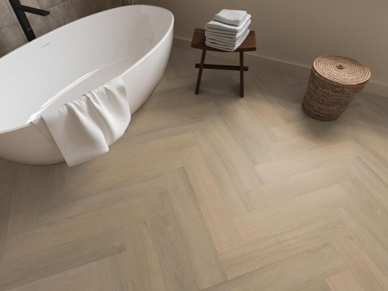 Ambiant Spigato Viranto Visgraat 9030.1504.19 Afwerking en randdetail Warm Beige visgraat plak pvc met subtiele v-groef