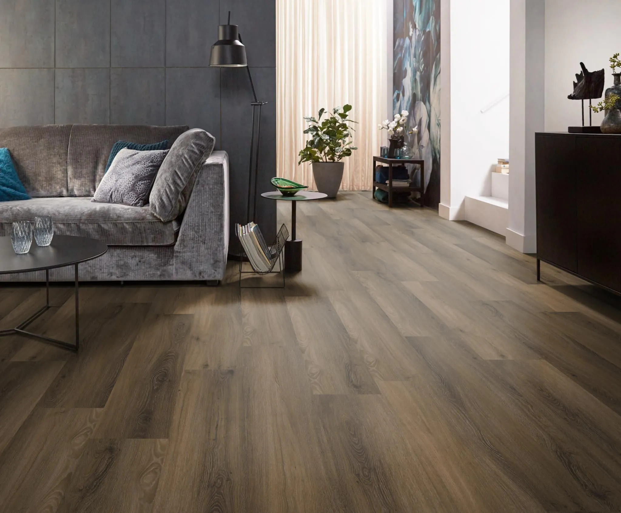 Ambiant Avanto 9097.4501.19 Warm Brown PVC plank plak pvc in woonkamer sfeerfoto