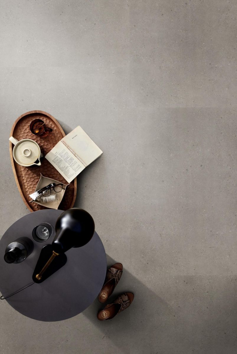 VTwonen Composite Click 6211.2151.19 Close-up van steenlook Warm Grey PVC tegel click pvc met natuurlijke tekening