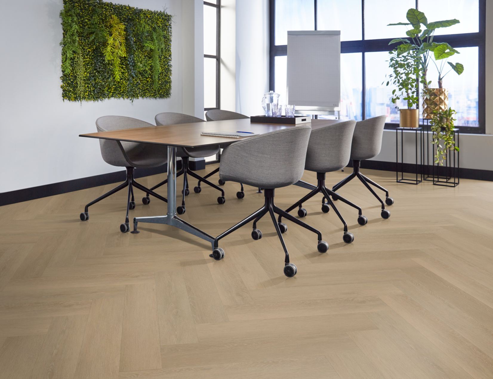 VTwonen Herringbone Click 6209701519 Close-up van houtdessin Warm Natural visgraat click pvc met natuurlijke tekening