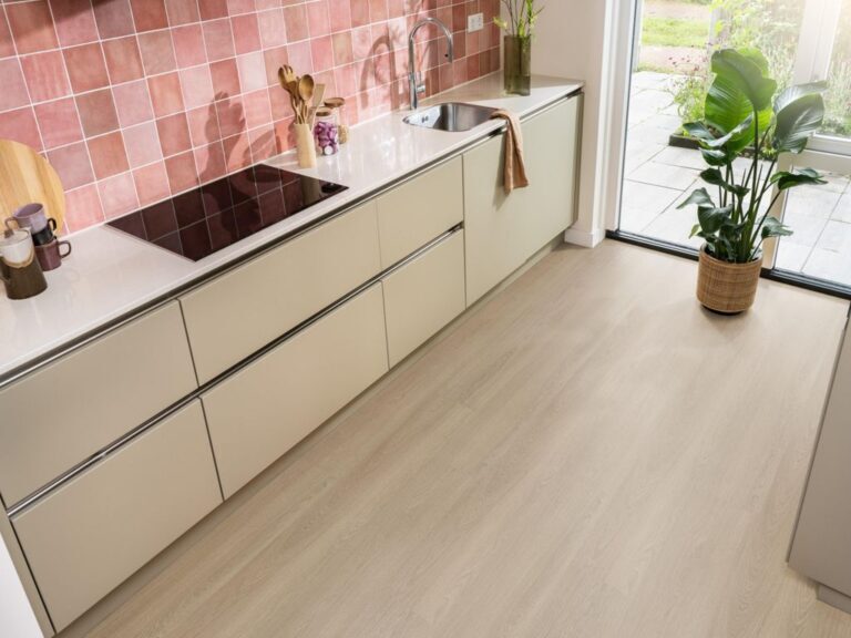 Ambiant Soleno 6050.1003.19 Warm Oak PVC plank plak pvc in woonkamer sfeerfoto