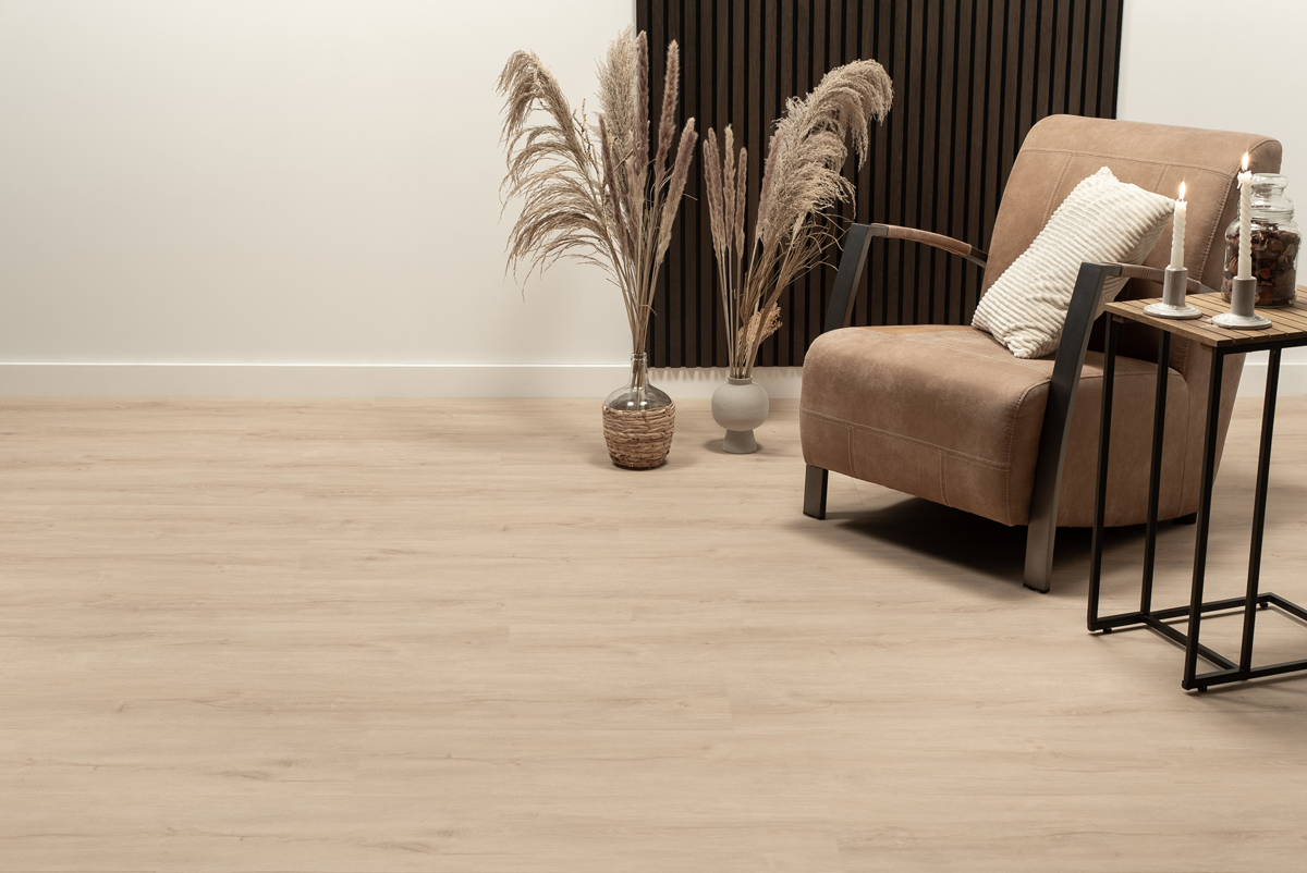 Floer Natuur PVC FLR-3044 Close-up van houtdessin Wateringen Wit PVC plank plak pvc lichte kleurtoon