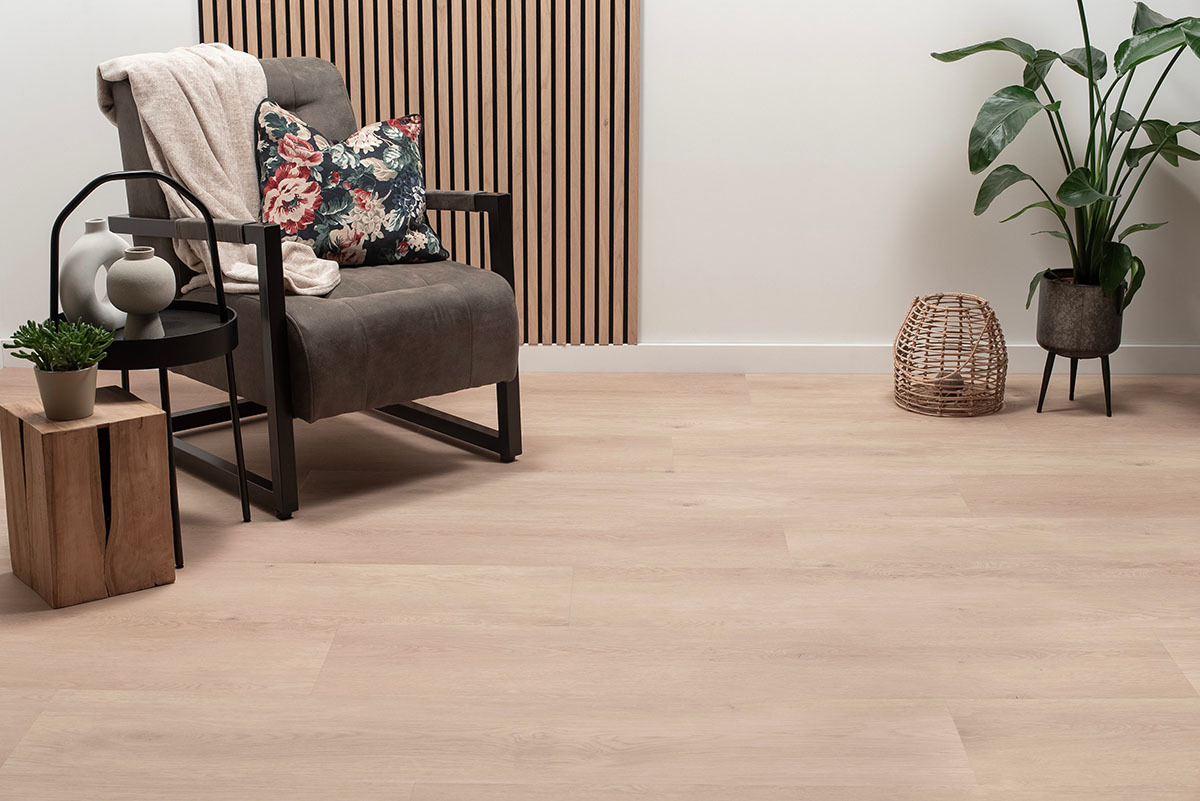 Floer Landhuis Click PVC FLR-3752 Legpatroon en afwerking Witte Eik PVC plank click pvc met rustige tekening